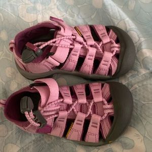 New Keen toddler girl sandals 8 US